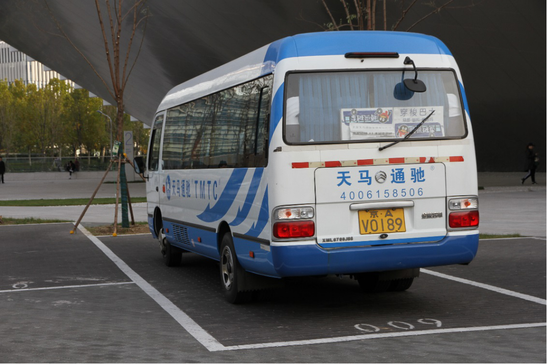 天马通驰为腾讯公司提供班车,摆渡车服务的客车总计近百台,线路包括长